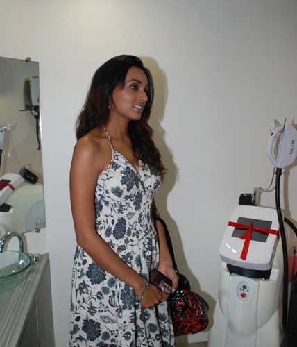 TV-Actress-Reshmi-Ghosh-@-Prettislim-Clinic
