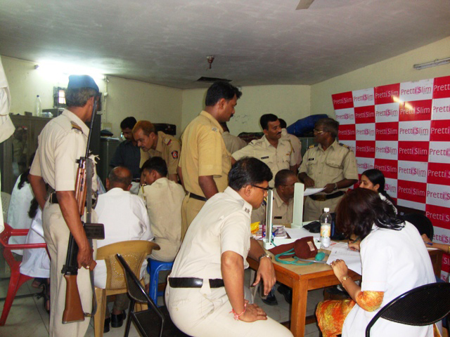 Fitness-Camp-Conducted-at-Mumbai-Police-Station-By-Prettislim-Clinic