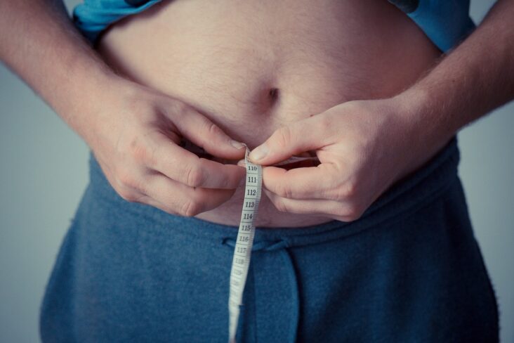 does swimming reduce belly fat